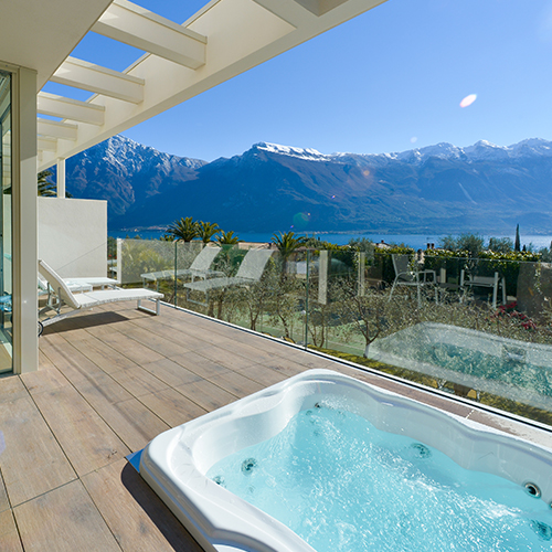 Deluxe Suite with Lake View Terrace and Hot Tub